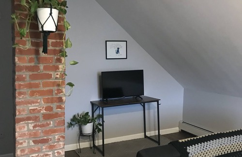 Warren Apartment | Entire rental unit in Warren, Rhode Island Unit 3