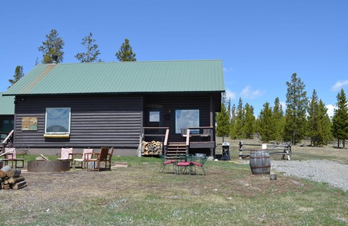 Dubois Cabin | Entire rustic cabin on Union Pass hosted by Tanya
