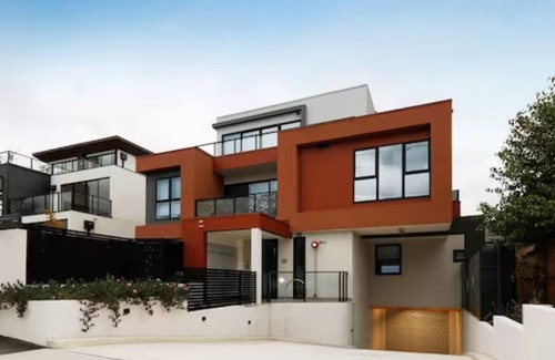 Glen Iris Apartment | Entire Spacious 3BR Luxe Apt in Camberwell