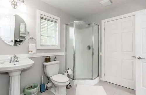 Orangeville House | Entire top floor huge 1 bedroom apt private entry!