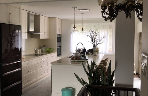 Wollongong House | Entire Top level with Moutain and lake view