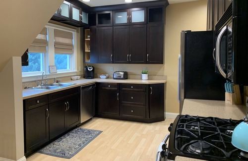 Carlisle House | ⭐️ Entire Upscale Carriage House w/Garage Parking