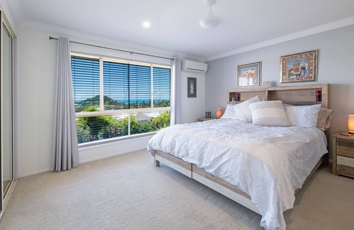 Cannonvale Apartment | Entire upstairs level of executive home in Cannonvale