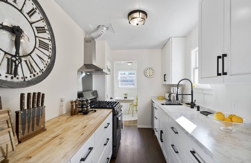 St. Helena House | Entire Wine Country Compound with Separate Office — all to yourself!