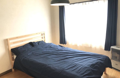 Chitose House | Entirely reserved.2 stops from New Chitose Airport, 3 minutes on foot from JR Chitose Station. 2 free parking lots.