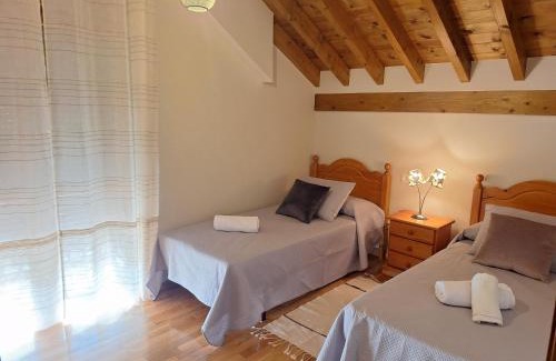 Turieno Apartment | Entre Potes y Picos con WIFI y garaje