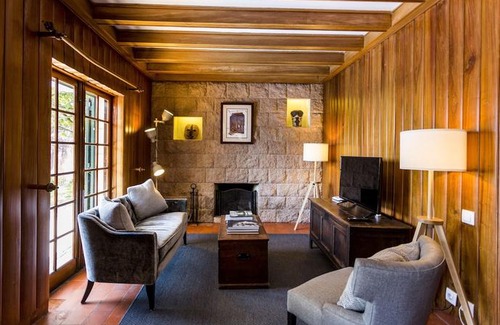 Malveira da Serra Villa | Entre Rochas Pool House by The Getaway Collection