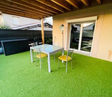 Saint-Symphorien-d'Ozon Apartment | Entre Vienne et Lyon appartement en rez-de-jardin