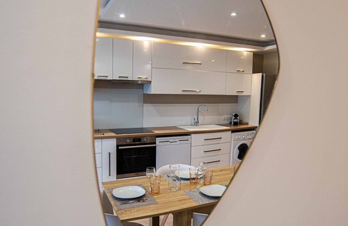 La Demi - Lune Apartment | Envie Lyonnaise Location ★ 10 persons ★ Terrace
