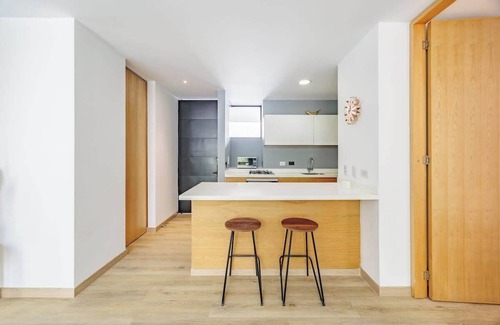 Las Lomas I Apartment | |EP| Spectacular Provenza Apt W/Balcony, AC