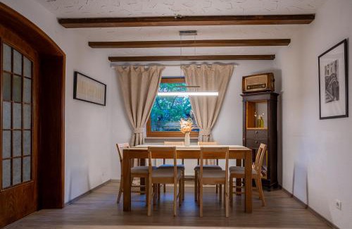 Rust Apartment | EPA Apartment - España style