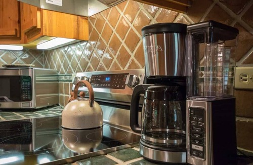 Saluda Cabin | Epic 1BR Cabin w/Outdoor Fireplace~5 Min to Town