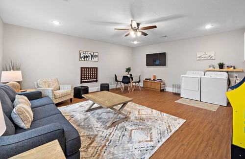 Pasadena House | ⭐️ 🌟⭐️ 🌟 🌟🏠 Epic Game Room WIFI ❤️ Covered Back Patio 🏠 Smart TV's every room Fu