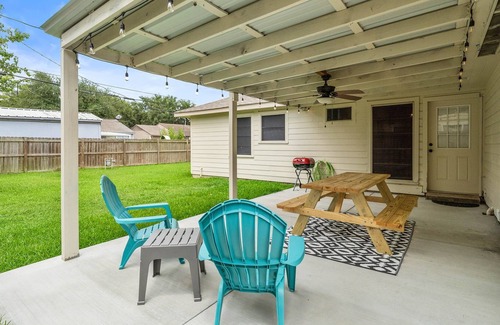 Pasadena House | ⭐️ 🌟⭐️ 🌟 🌟🏠 Epic Game Room WIFI ❤️ Covered Back Patio 🏠 Smart TV's every room Fu