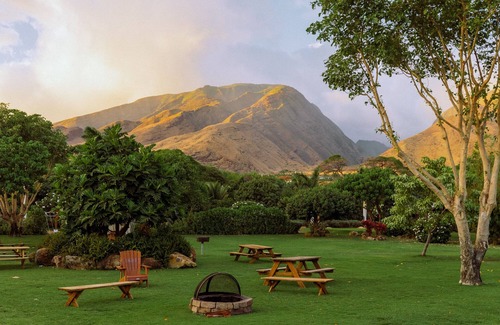 Kahului House | Epic Maui Camping - SUV + camping gear - Adventure on a budget