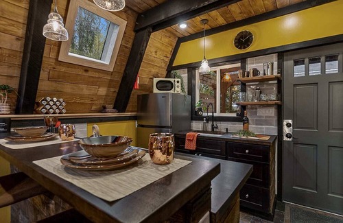 Jordan Road-Canyon Creek House | Epic view A-frame - Hot-tub, Firepit & Fireplace