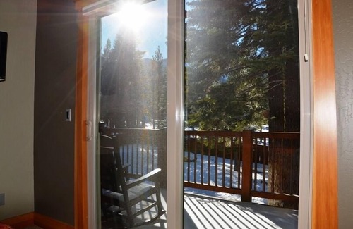 North Upper Truckee House | Epic Views, Luxury, Backing Miles Of National Forest - Monthly & Holiday Rental
