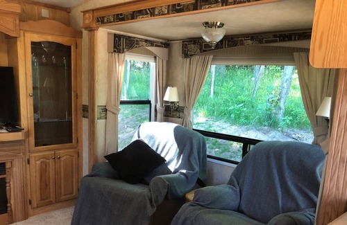 Grey Highlands House | Epping in Beaver Valley. Private Campsite with RV for a little bit of Glamping
