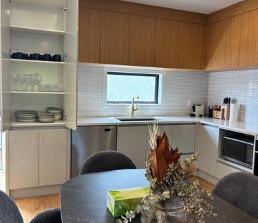 Epsom House | Epsom Tidy House Unit 5