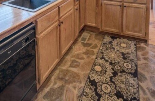 Rutherfordton Cabin | Equestrian Log Cabin. Beautiful interior and pet friendly!