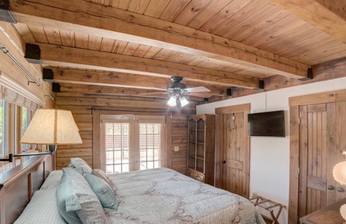 Rutherfordton Cabin | Equestrian Log Cabin. Beautiful interior and pet friendly!