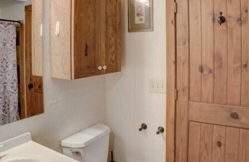 Rutherfordton Cabin | Equestrian Log Cabin. Beautiful interior and pet friendly!
