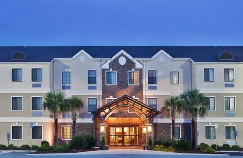 Eden Condo | Equipped Suite Near the Savannah Airport | Seasonal Pool Access