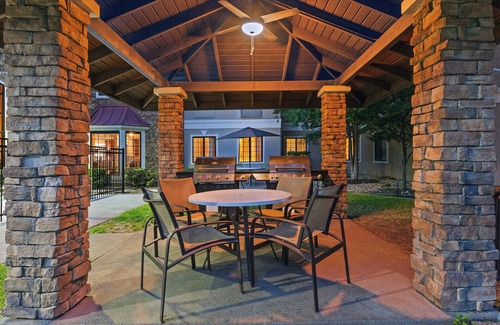 Round Rock West Condo | Equipped Suite with FREE Buffet Breakfast, Gym Access + Air-Conditioning