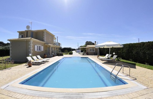 Dafnata House | ERATO-EXCLUSIVE