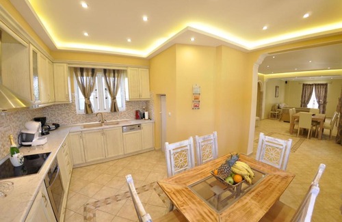 Dafnata House | ERATO-EXCLUSIVE