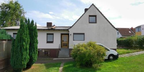 Kassel House | Erdgeschoss Ferienwohnung mit privater Küche, Badezimmer und WC, inkl Gratis Frühstück, Privat Parkplatz und WiFi