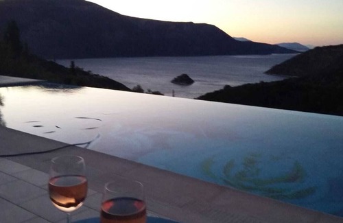 Aetos House | Erholung pur mit Traumhafter Aussicht Direkt vom Pool aus