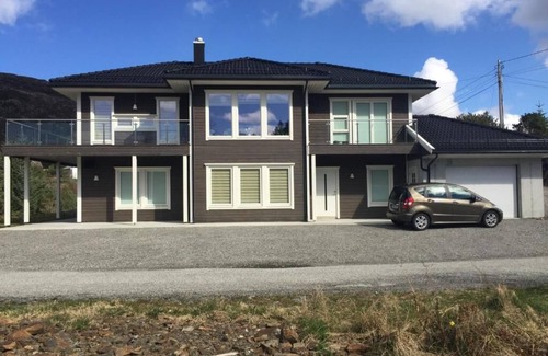 Florø Apartment | Erika's Apartment: Central Kalvåg Stay with Mountain Views and Nearby Sea