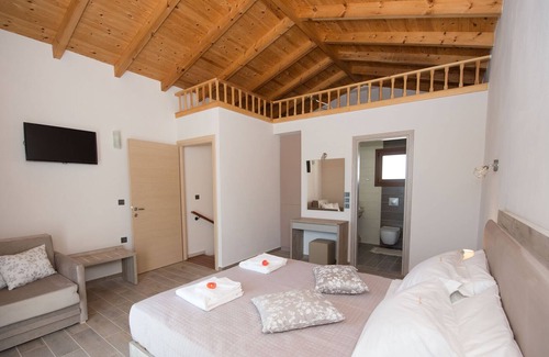 Erikousa Island Apartment | Erikousa Palace Double Suite 4