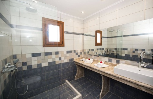 Erikousa Island House | Erikousa Palace Suite 15