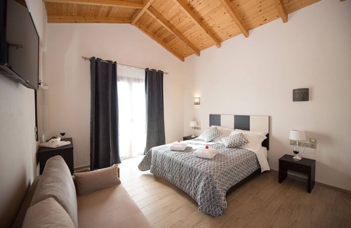 Erikousa Island House | Erikousa Palace Suite 12