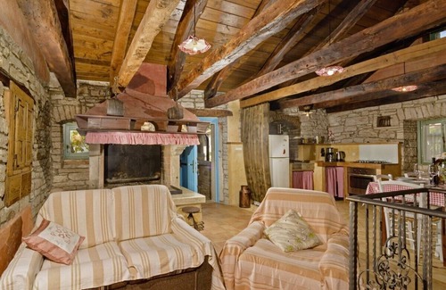 Heki House | Erisa in Trošti (Haus für 6 Personen)