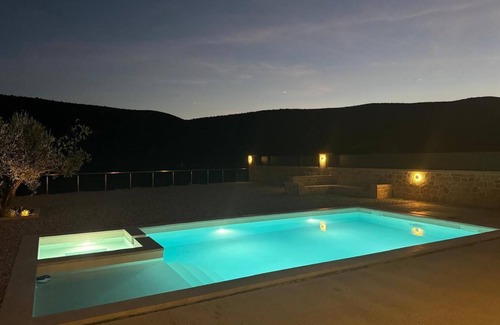 Trn Villa | Ero modern holiday home with pool and jacuzzi overlooking Trebizat river.