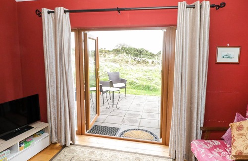 Ballyconneely Cottage | ERRISBEG, pet friendly in Ballyconneely, County Galway