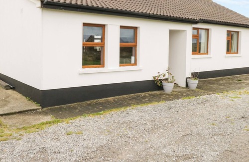Ballyconneely Cottage | ERRISBEG, pet friendly in Ballyconneely, County Galway
