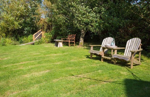 Holyhead Apartment | Erw Fach - a sea view that sleeps 9 guests in 4 bedrooms