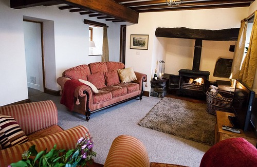 Cylch-Y-Garn Apartment | Erw Rhys - sleeps 6 guests in 3 bedrooms