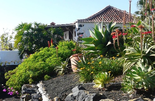 Los Llanos de Aridane House | Apartment with sea and mountain views for 2 people