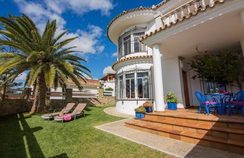 Los Canos de Meca Villa | Large Villa located at the foot of the beach (50 meters) with Magnificent Sea Views.