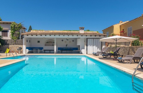 Es Carregador House | ES PINS - Nice flat with shared pool and very close to the beach. Free WiFi.