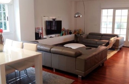 Teo Ski Chalet | Charming 4-bedroom chalet with WiFi, swimming pool and gim in Poboa, Spain
