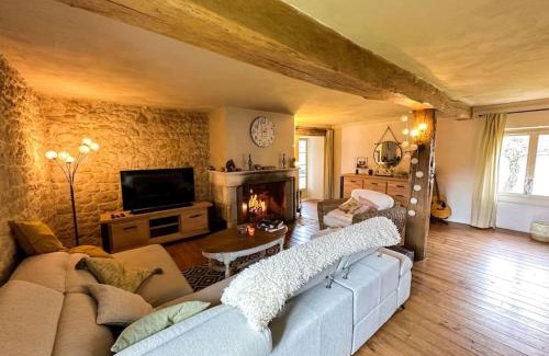 Brossac Villa | Escapade isolée dans les bois, piscine & étangs