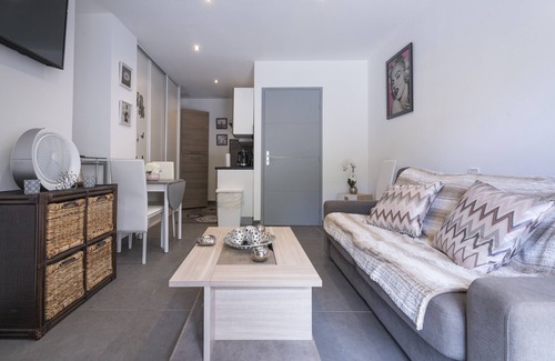 La Valette-du-Var Apartment | Escape and serenity at Studio Le Partegal with shared pool, Wi-Fi and air conditioning