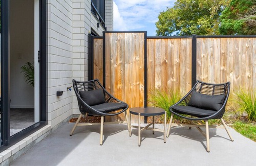 Upper Riccarton House | Escape at the park: 1 bed 1 bath w/carpark