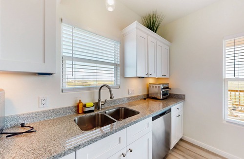 Gilchrist House | Escape | Bay Views | Family Retreat | Dog Friendly
